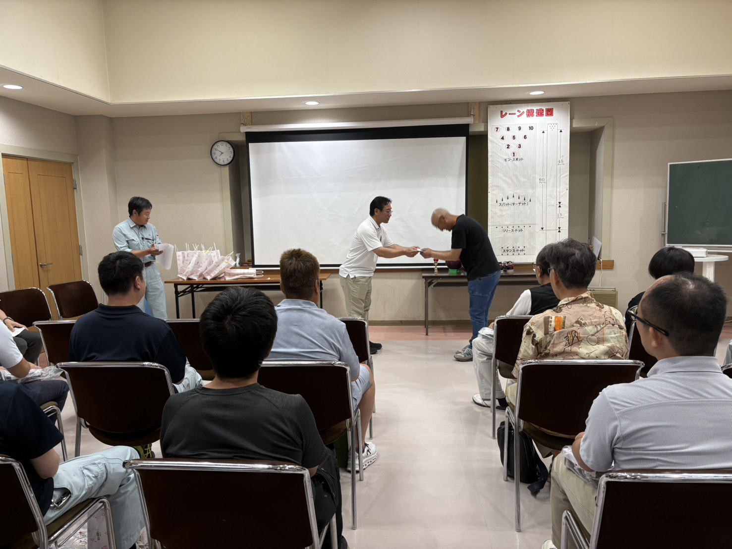 桐明会ボウリング大会を開催